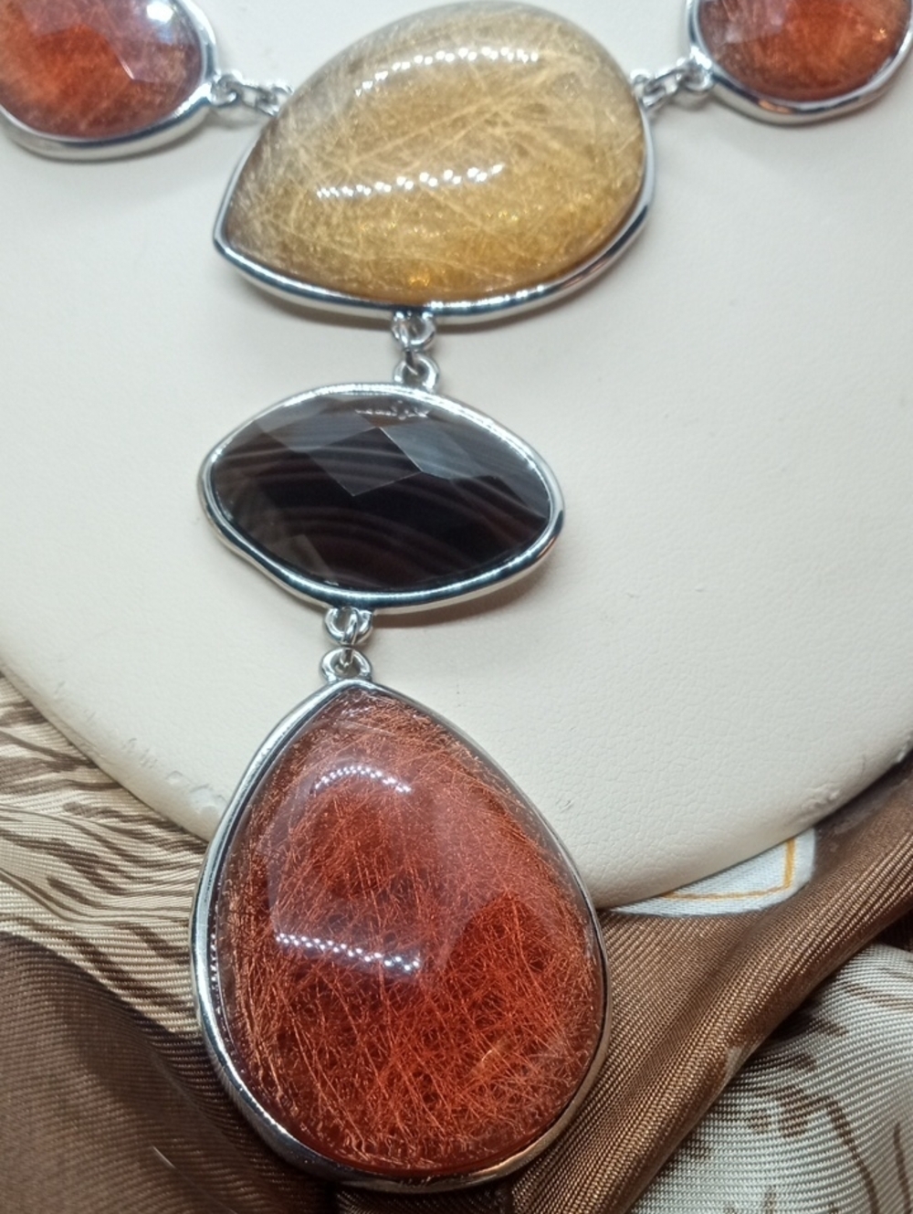 CHICO'S ACRYLIC DROP NECKLACE - Picture 3 of 15